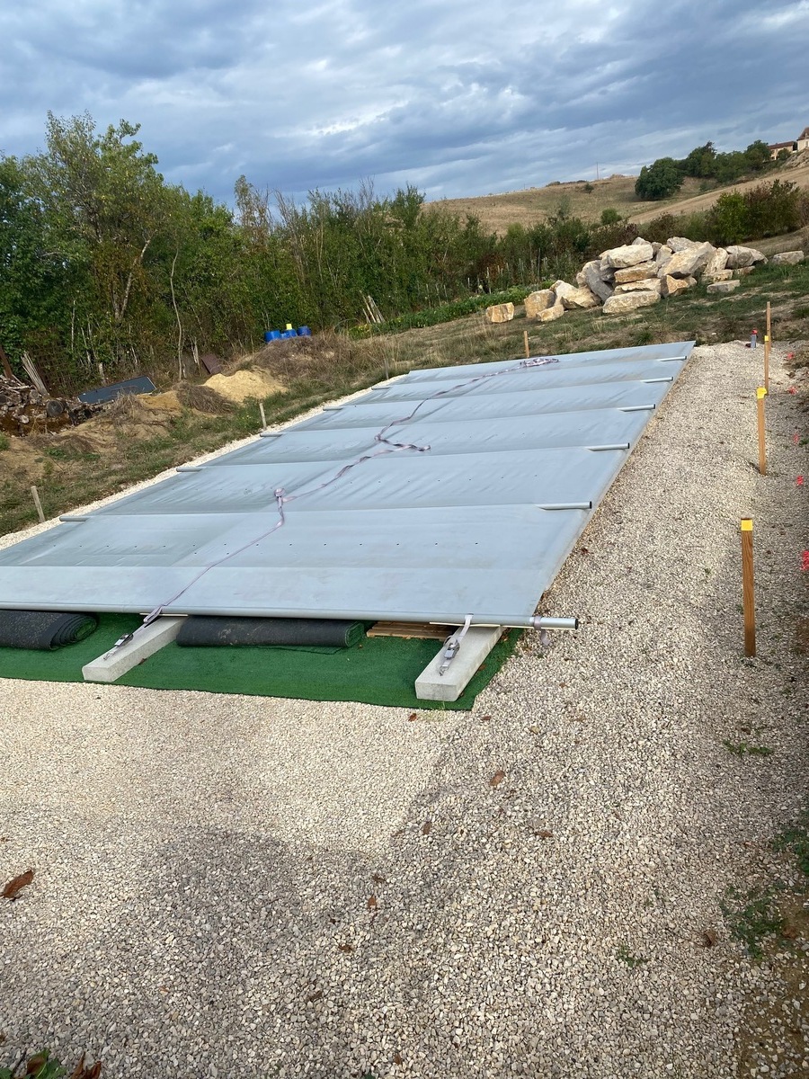 Terrassement mise à plat du terrain près de Lanuejouls