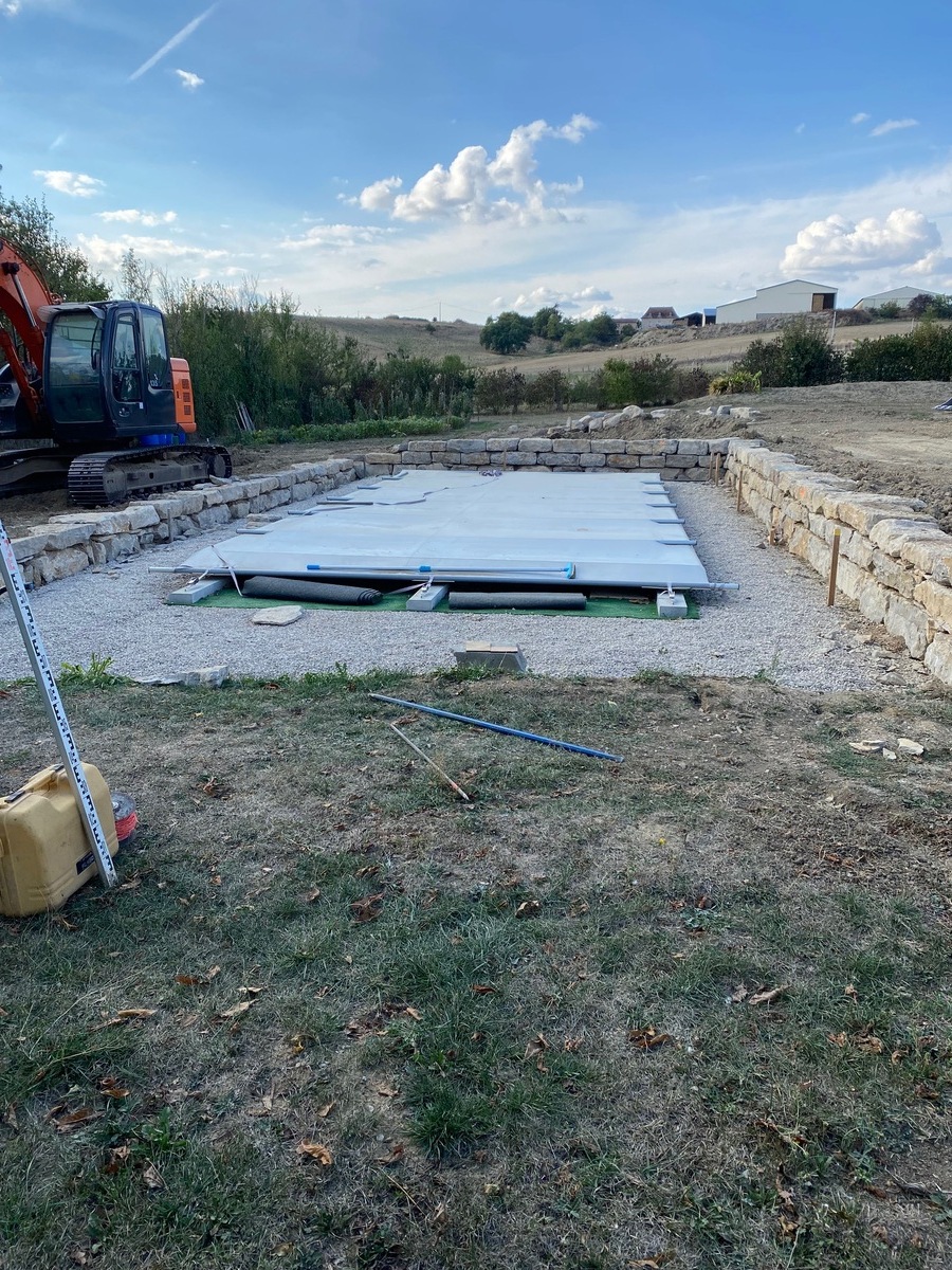 Terrassement mise à plat du terrain près de Lanuejouls
