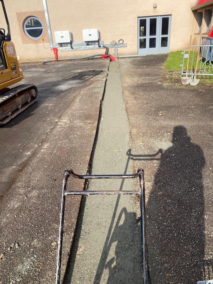 Tranchée électrique pour panneaux photovoltaïques à Cransac les termes