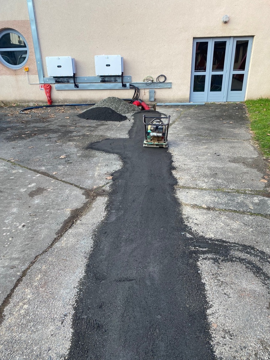 Tranchée électrique pour panneaux photovoltaïques à Cransac les termes